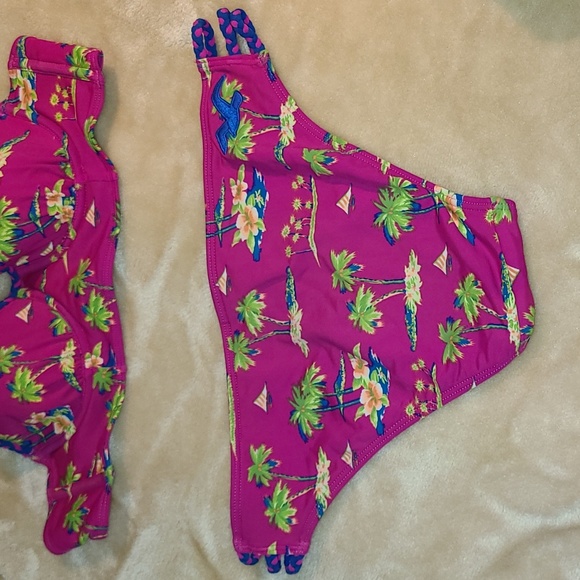 5/$25 Hollister bikini set - Picture 4 of 8